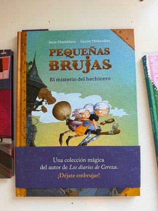 Lote de dos libros ilustrados y un cómic.