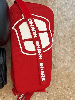 Pack Kickboxing: Guantes 12 oz + Espinilleras Shar