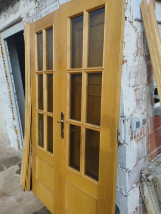 2 Puertas de madera con cristal