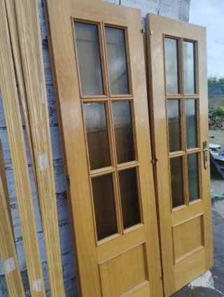 2 Puertas de madera con cristal