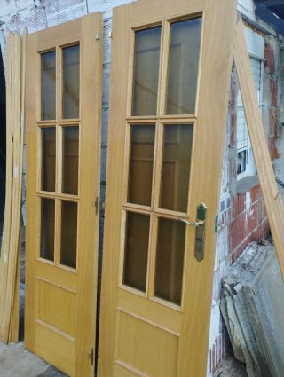 2 Puertas de madera con cristal