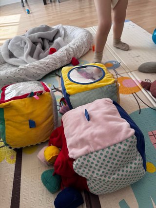 Bloques apilables de tela para bebés