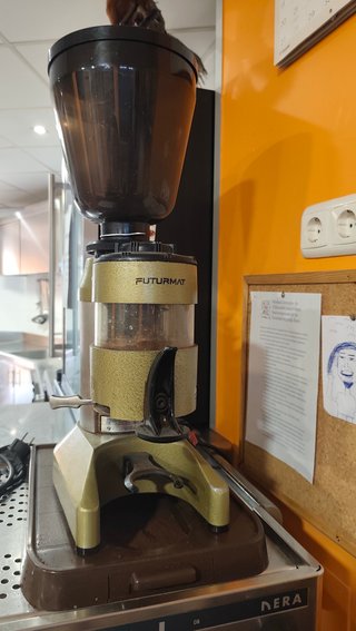 Cafetera Gaggia NERA 2 Grupos + molinillo Futurmat
