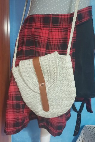 Bolso de rafia beige y marrón