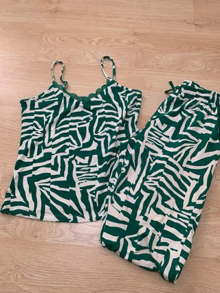 Conjunto Primark verde y blanco