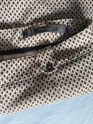 Falda estampada beige y marrón