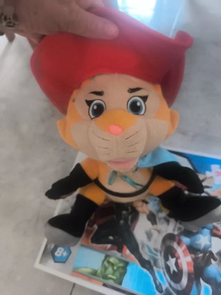 Puzzle Avengers Trefl 300 piezas y peluches
