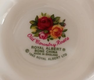 HERMOSO JARRÓN DE PORCELANA FINA DE ROYAL ALBERT