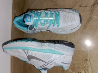 Zapatillas Nike Mujer Blancas y Turquesa Vomero 5