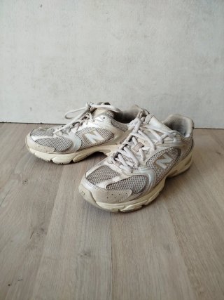 Zapatillas New Balance 530 Beige y Blanco