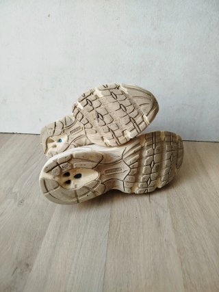 Zapatillas New Balance 530 Beige y Blanco