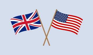 profesor de inglés americano o británico.