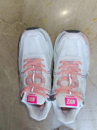 Zapatillas Nike Vomero 5 Blancas y Rosas 39 y 40
