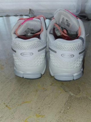 Zapatillas Nike Vomero 5 Blancas y Rosas 39 y 40