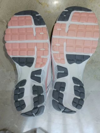 Zapatillas Nike Vomero 5 Blancas y Rosas 39 y 40