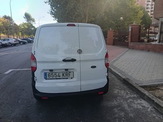 Ford E-Transit Courier 2019