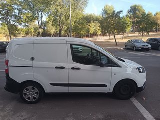 Ford E-Transit Courier 2019