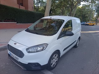 Ford E-Transit Courier 2019
