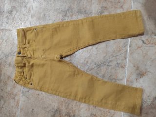 Vaquero niño mostaza 2-3años Zara