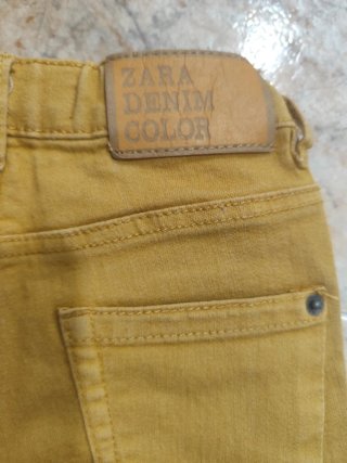 Vaquero niño mostaza 2-3años Zara