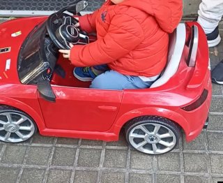 Coche eléctrico infantil Audi TT RS