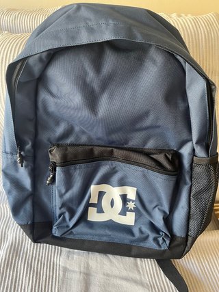 Mochila DC azul y negra