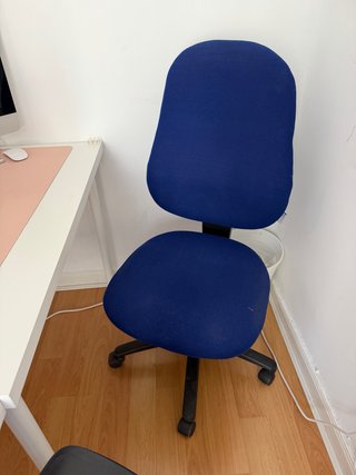 Silla de escritorio azul y negra