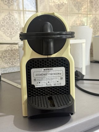 Cafetera Nespresso Beige