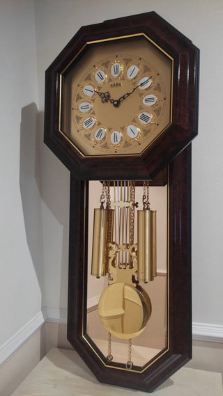 Reloj de pared octogonal madera y latón marca SARS