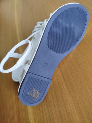 Sandalias planas blancas
