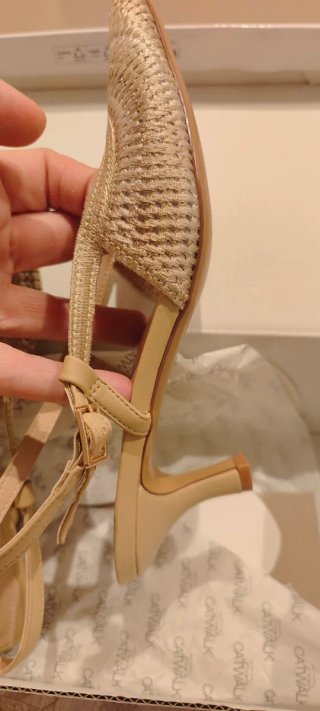 Sandalias Talla 39 Beige y Dorado