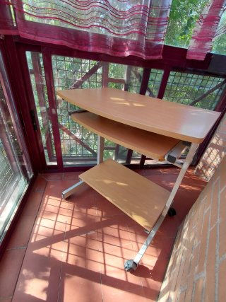 Mesa roble para ordenador/TV.