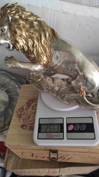 Leone in metallo argento e rame