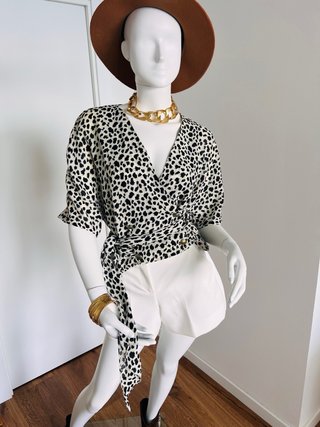 Blusa cruzada leopardo Chivas Talla L
