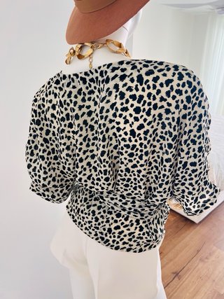 Blusa cruzada leopardo Chivas Talla L