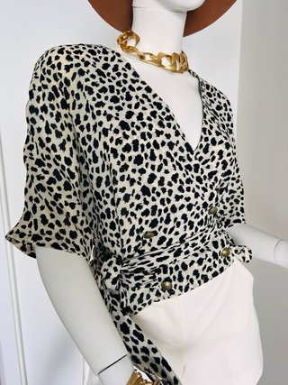 Blusa cruzada leopardo Chivas Talla L