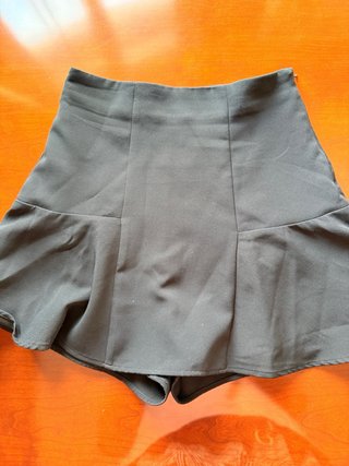 Falda pantalón Stradivarius negra T.34