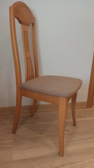 Mesa de comedor con 4 sillas de madera