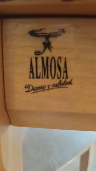 Mesa de comedor con 4 sillas de madera