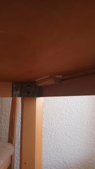Mesa de comedor con 4 sillas de madera