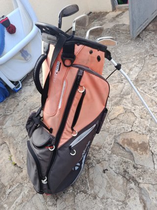 Bolsa de golf Taylor Made y palos