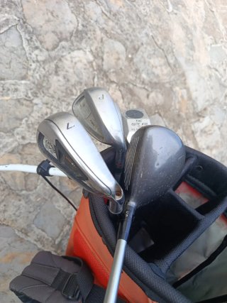 Bolsa de golf Taylor Made y palos