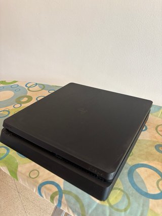 Ps4 Slim 500GB Negra (PRECIO NO NEGOCIABLE)