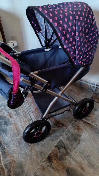 Carrito de bebé infantil con estampado de corazone