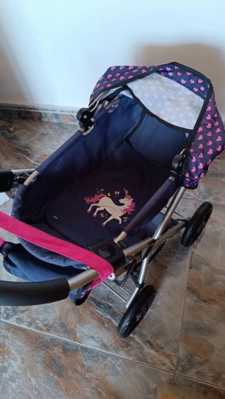 Carrito de bebé infantil con estampado de corazone