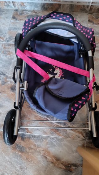 Carrito de bebé infantil con estampado de corazone