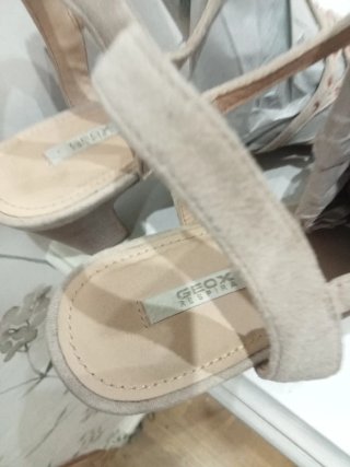 Sandalias Geox Piel Beige Tacón