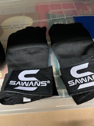 Guantes de boxeo Sawans negros y amarillos