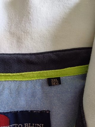 Polo hombre blanco con cuello verde