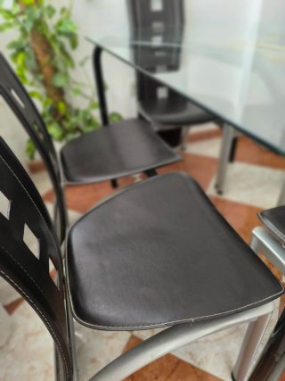 Mesa Comedor Cristal + 5 Sillas Negras